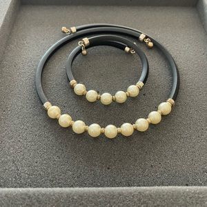 Necklace & bracelet pearls with black. Used